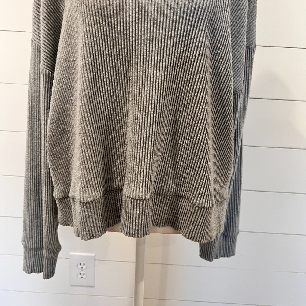 Gap Gray Ribbed Pullover Shirt with Hoodie Size L - Picture 3 of 9